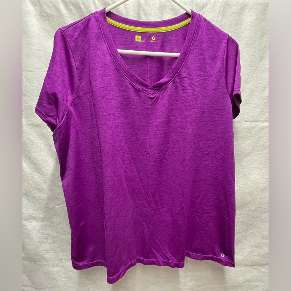 Xersion short sleeved V-neck shirt